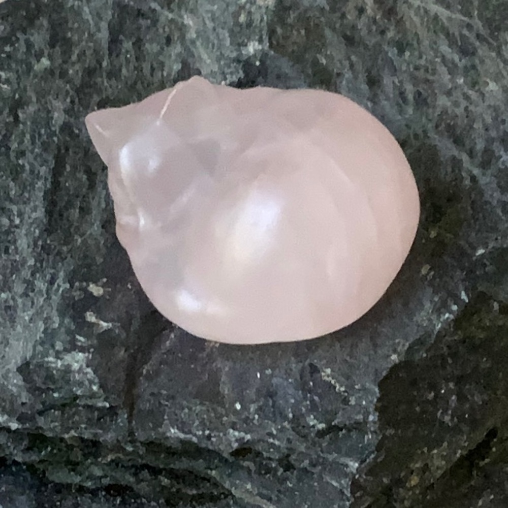 ROSE QUARTZ HAND CARVED SLEEPING CAT